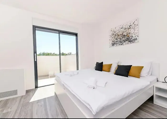 Luxury Penthouse Malinska-rova Apartment *