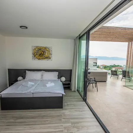 Luxury Penthouse Malinska-rova * مالينسكا