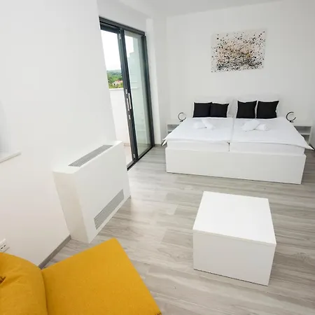 شقة Luxury Penthouse Malinska-rova