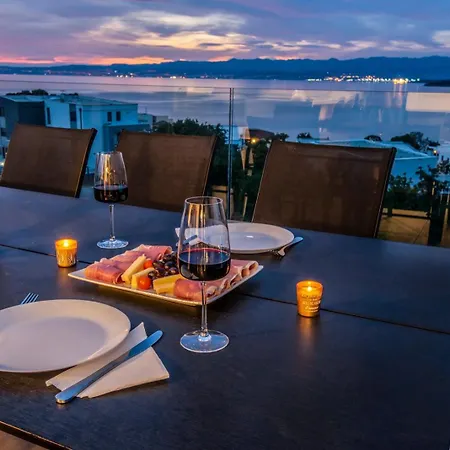 Luxury Penthouse Malinska-rova شقة
