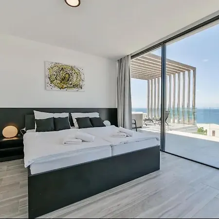 Luxury Penthouse Malinska-rova شقة مالينسكا