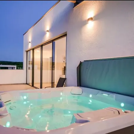 Luxury Penthouse Malinska-rova مالينسكا