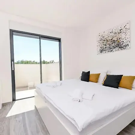 Luxury Penthouse Malinska-rova * مالينسكا