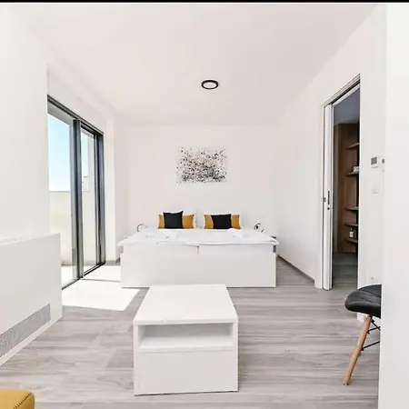 شقة Luxury Penthouse Malinska-rova مالينسكا